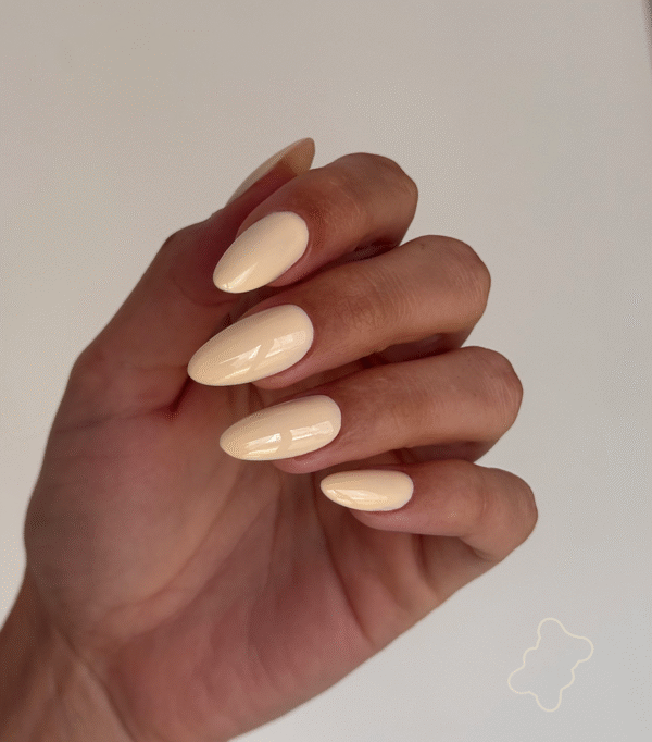 vernis-semi-permanent-chez-candy-271-abricot-clair-onglerie