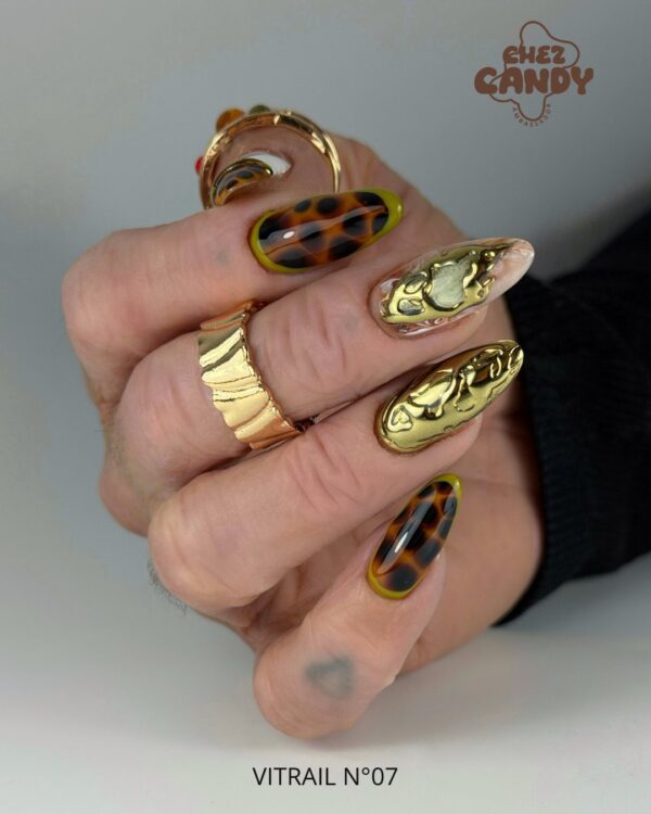 vitrail-selection-2026-vernis-semi-permanent-lumineux-translucide-chez-candy