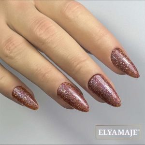 Application vernis semi-permanent N°364 Rima Elya Maje - Nail Art Lucie